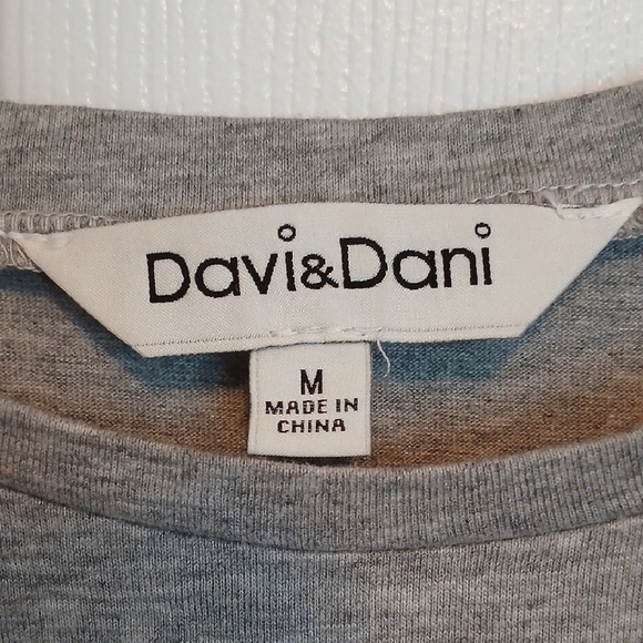 DAVI & DANI Gray Tee with Sequin Lip Design - Picture 2 of 5
